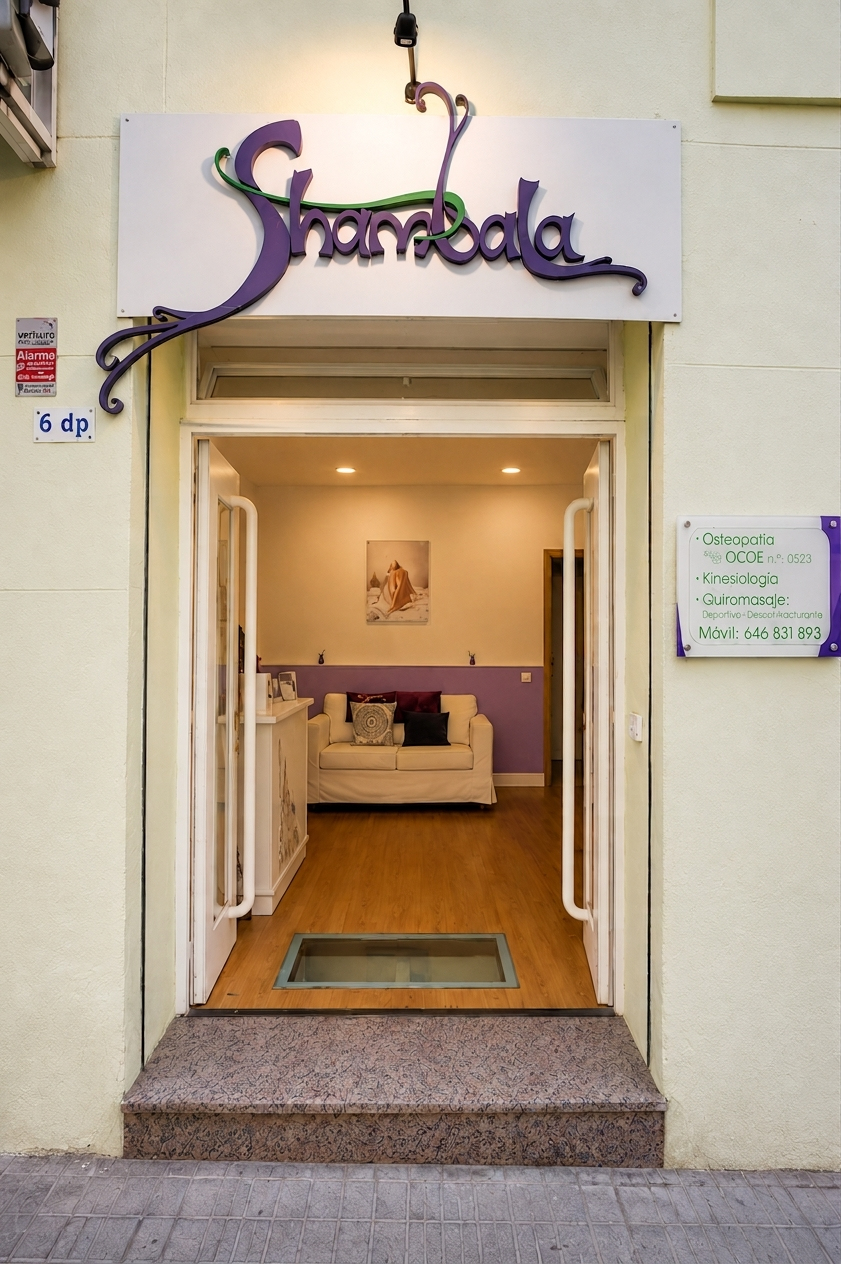 Entrada de SHAMBALA, centro de osteopatía y masaje en Madrid